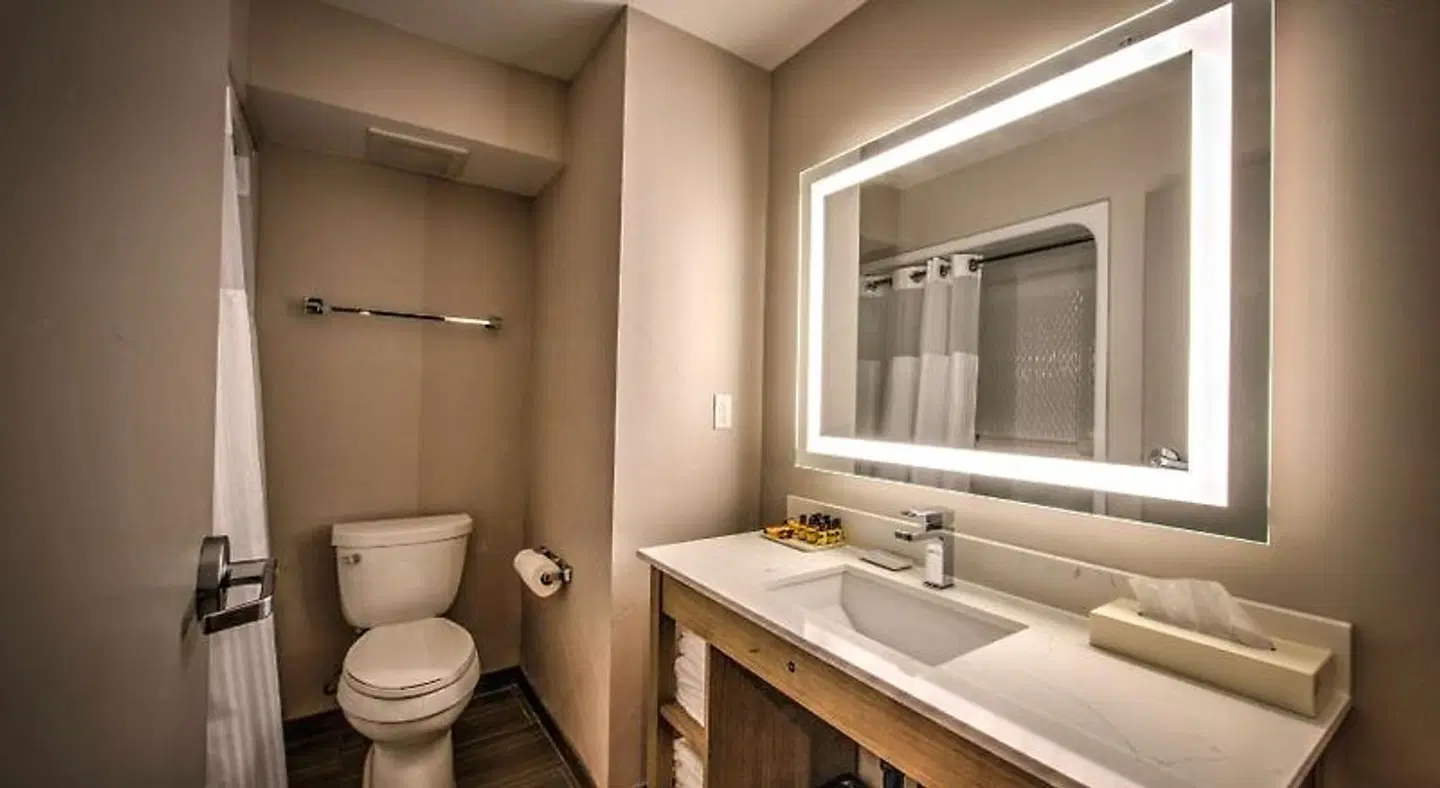 Best Western Media Center Inn & Suites Badezimmer
