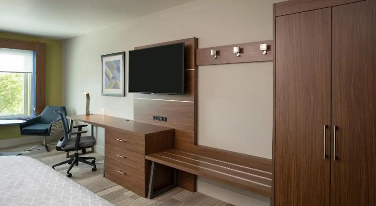 Holiday Inn Express & Suites Doral - Miami by IHG ROOM_EXAMPLE