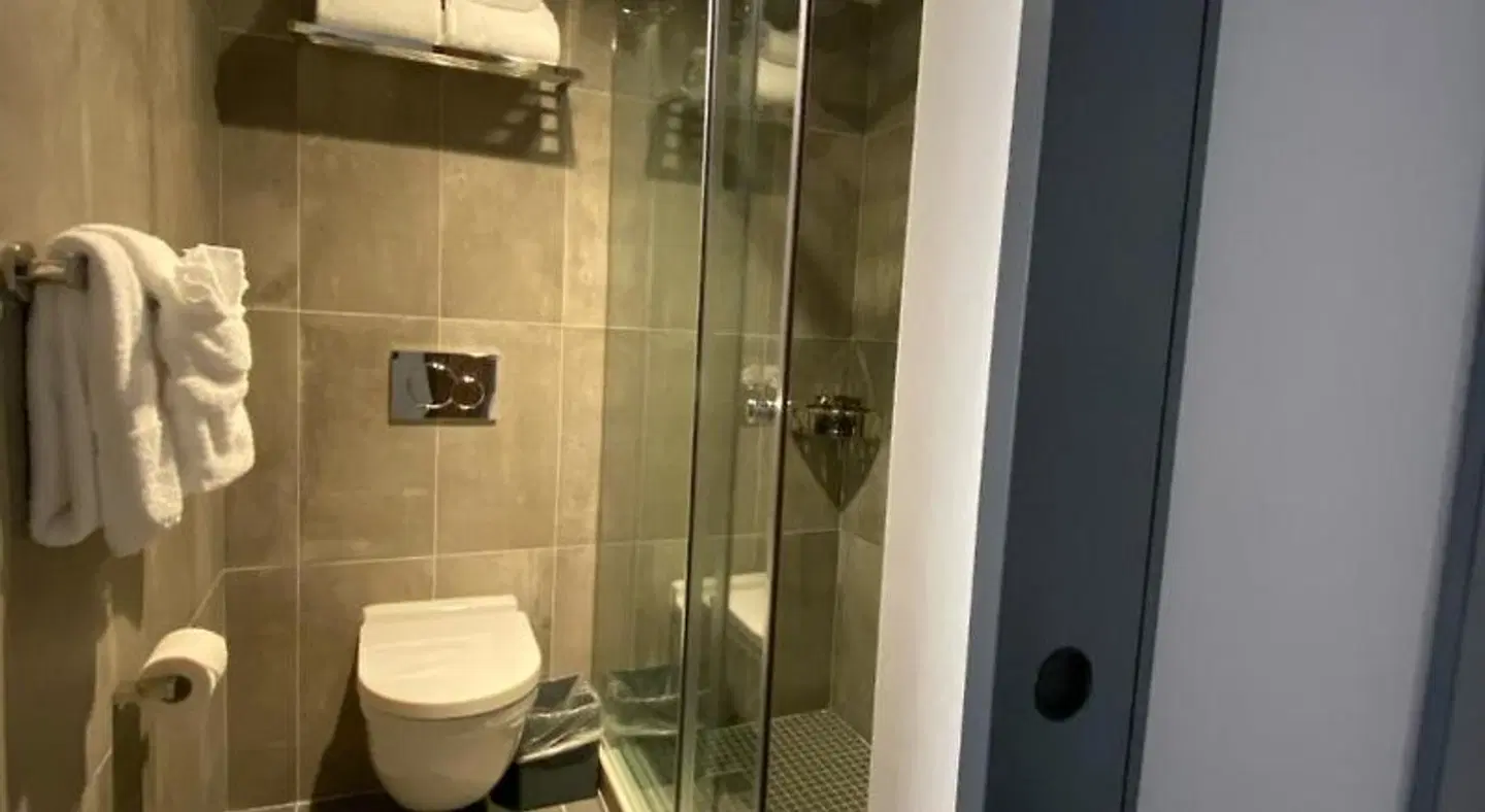 Wingate by Wyndham New York Midtown South/5th Ave Badezimmer