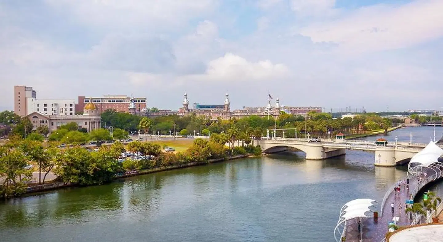 Sheraton Tampa Riverwalk Hotel LANDSCAPE