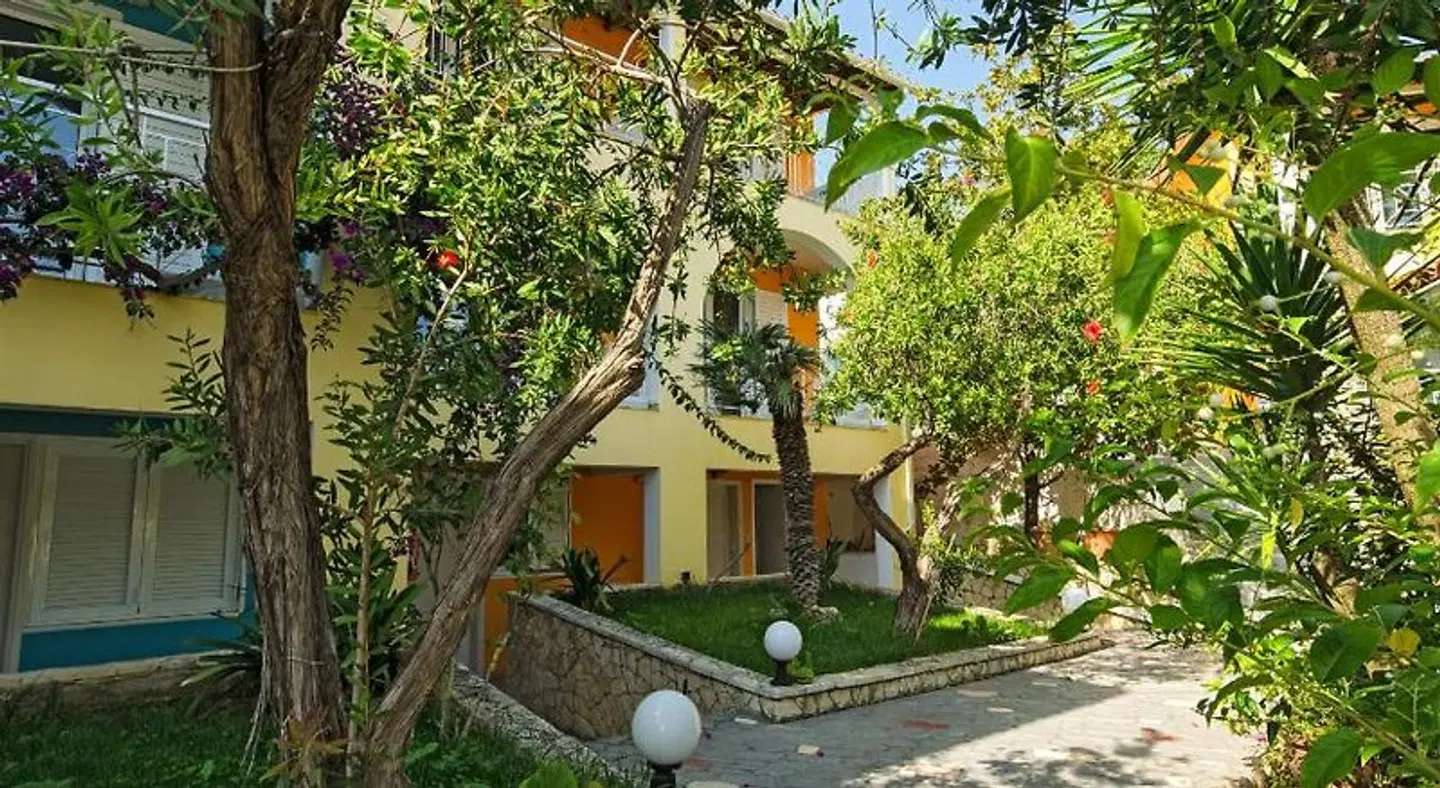 Sunrise Hotel EXTERIOR