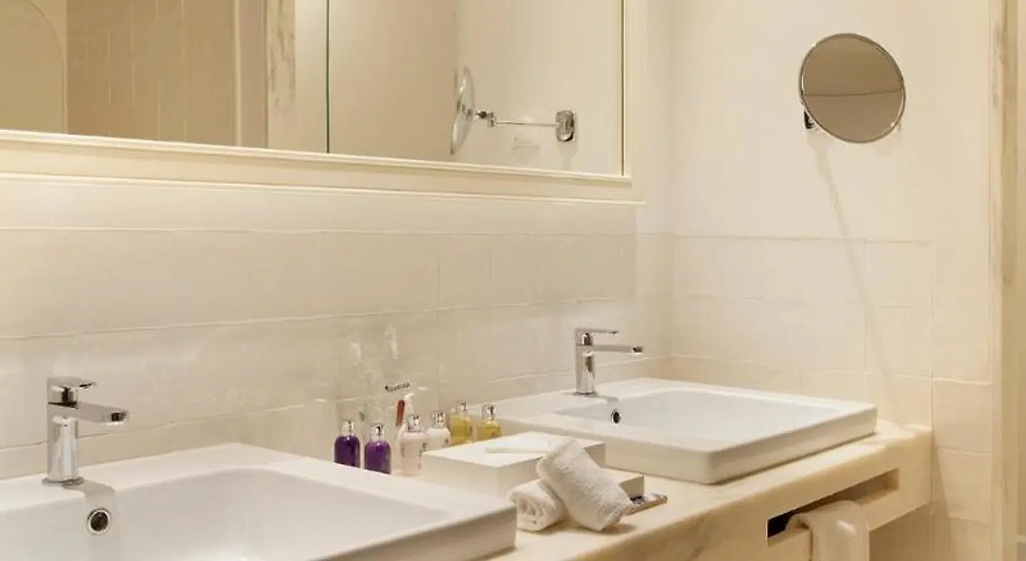 Corpo Santo Lisbon Historical Hotel Badezimmer