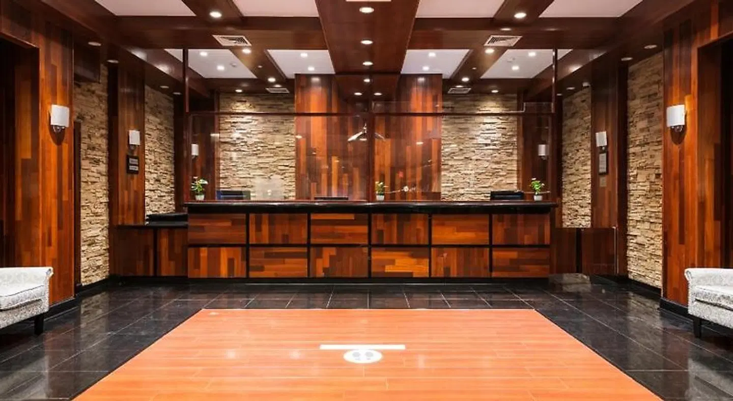 Crowne Plaza Newark Airport by IHG LOUNGE_LOBBY