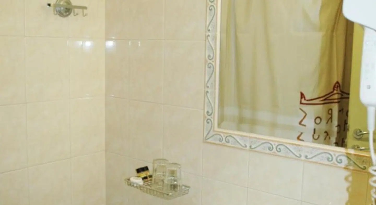 Omiros Hotel Badezimmer