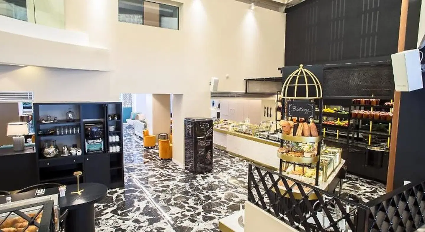 Stratos Vassilikos ROOM_EXAMPLE