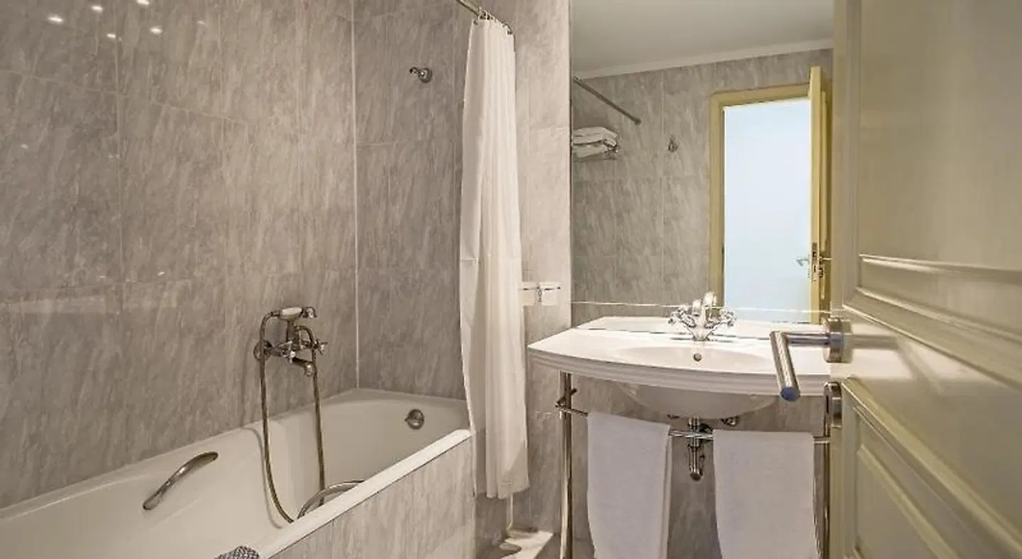 Stratos Vassilikos Badezimmer