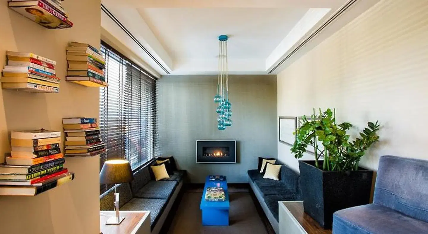 Athens Gate ROOM_EXAMPLE