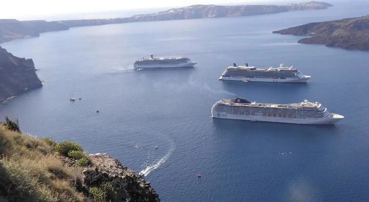 Manos Small World LANDSCAPE