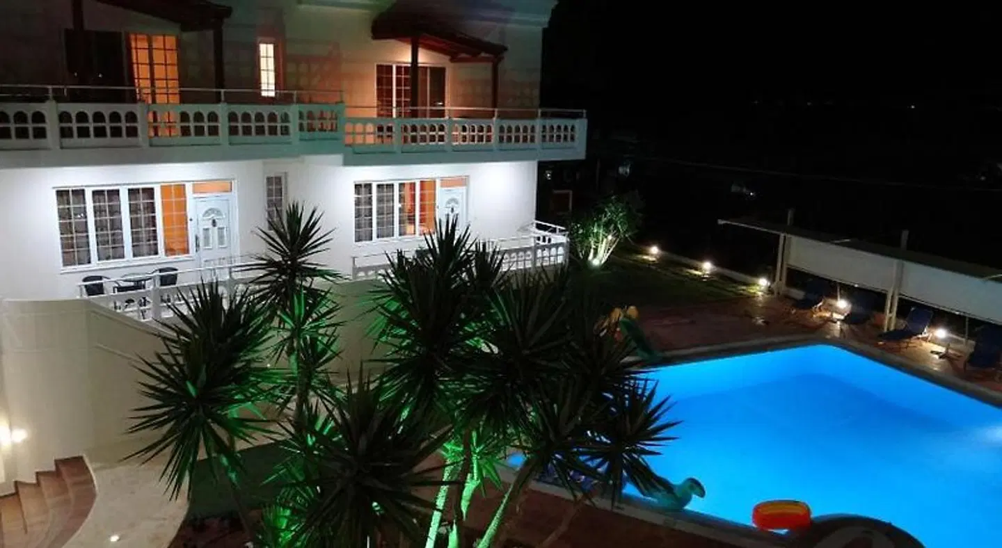 Perla Beach OUTDOOR_POOL