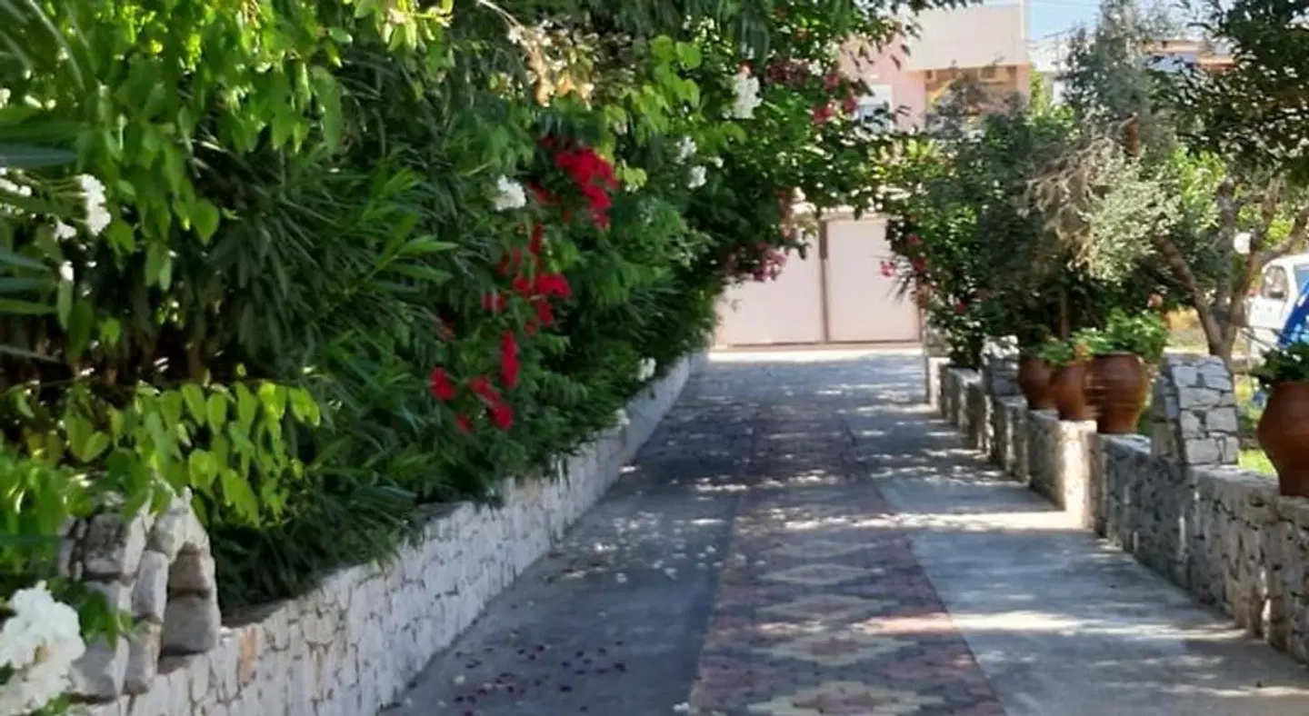 Eden Beach Hotel Garten