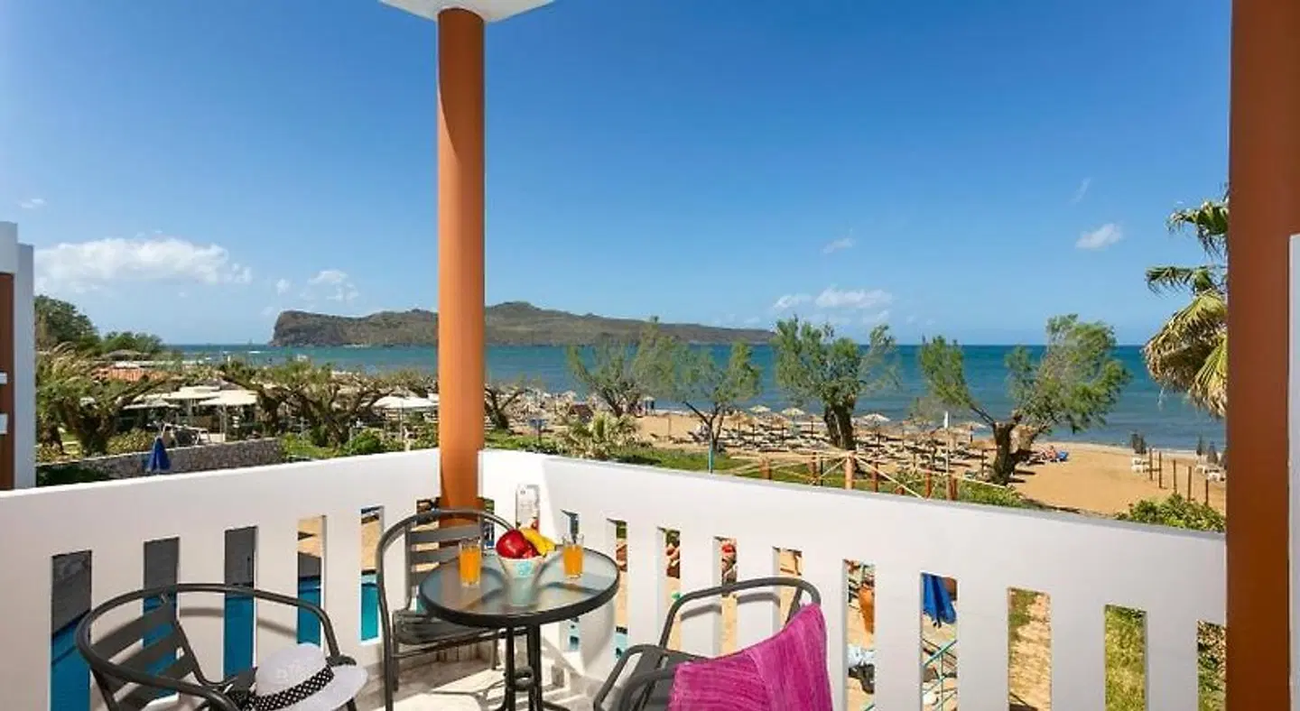 Eden Beach Hotel Terrasse
