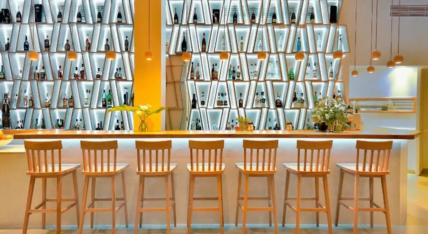 Petinos Hotel Bar