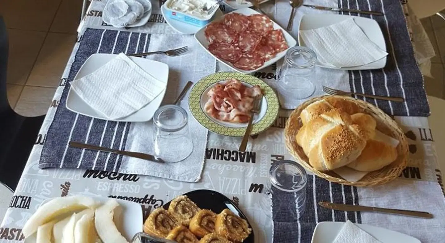 B&B Lavika Pedara Restaurant