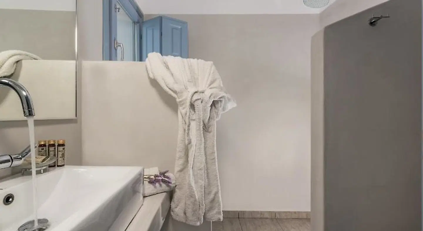 Apanemo Hotel & Suites Badezimmer