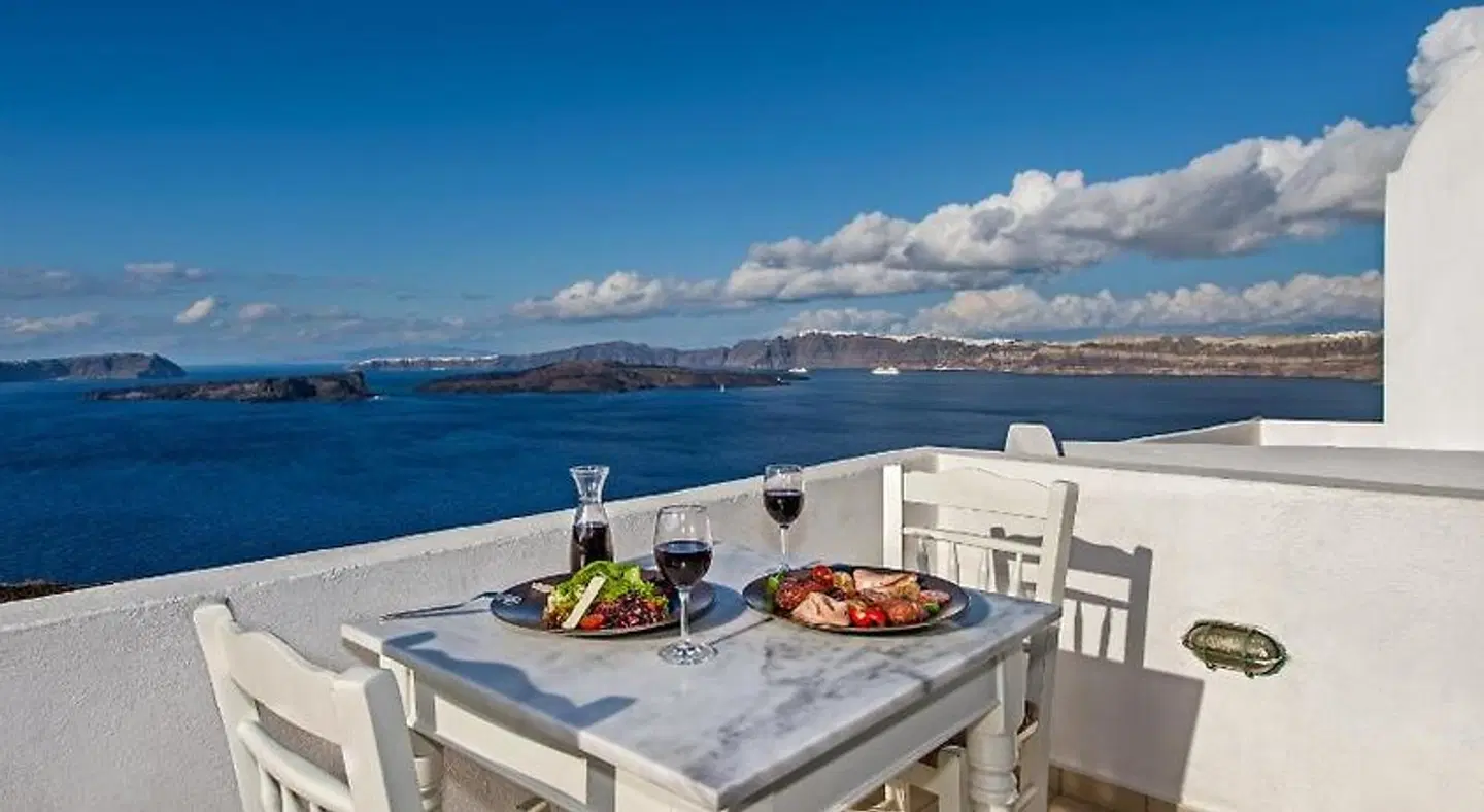 Apanemo Hotel & Suites Terrasse