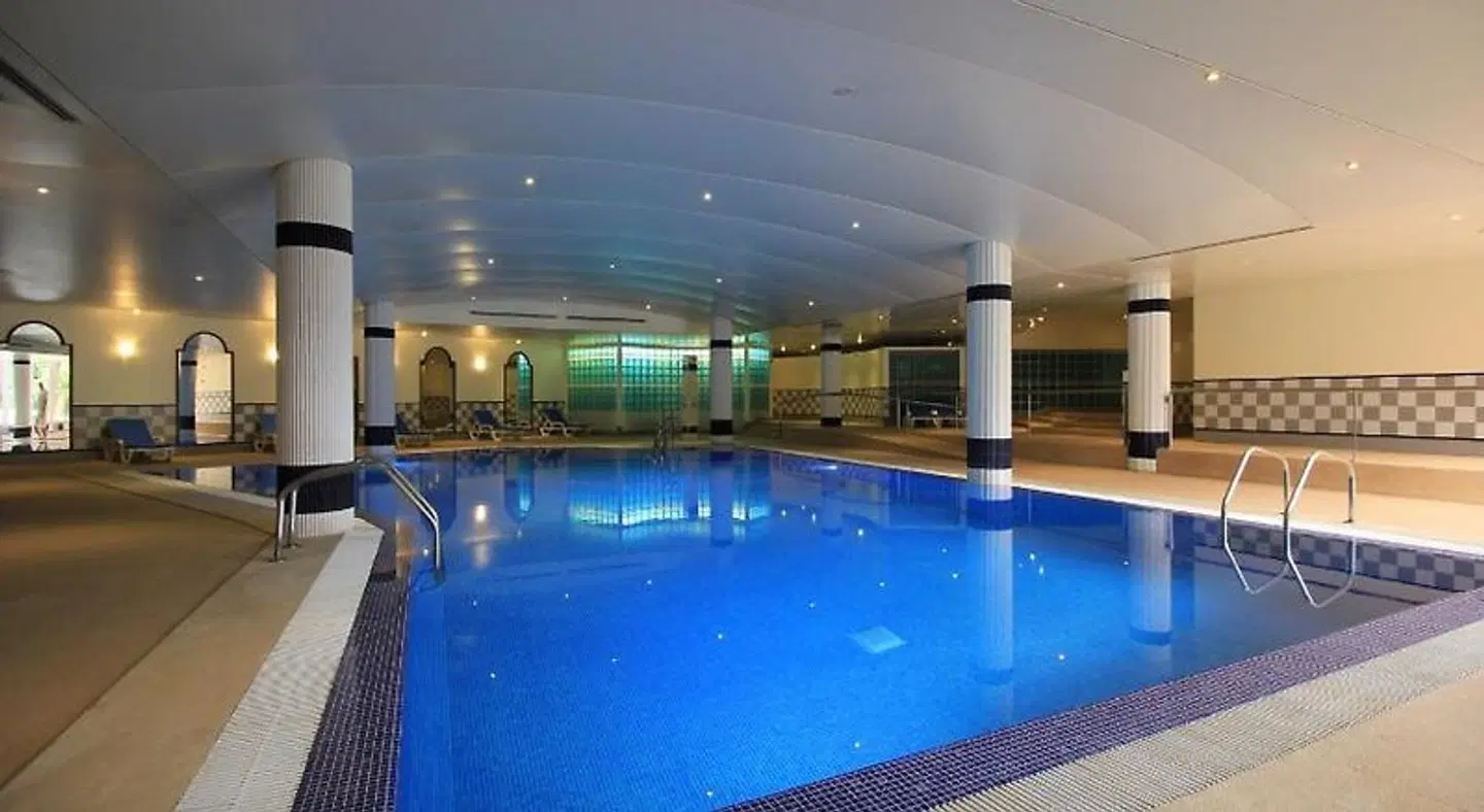 Suite Hotel Jardins Da Ajuda Hallenbad