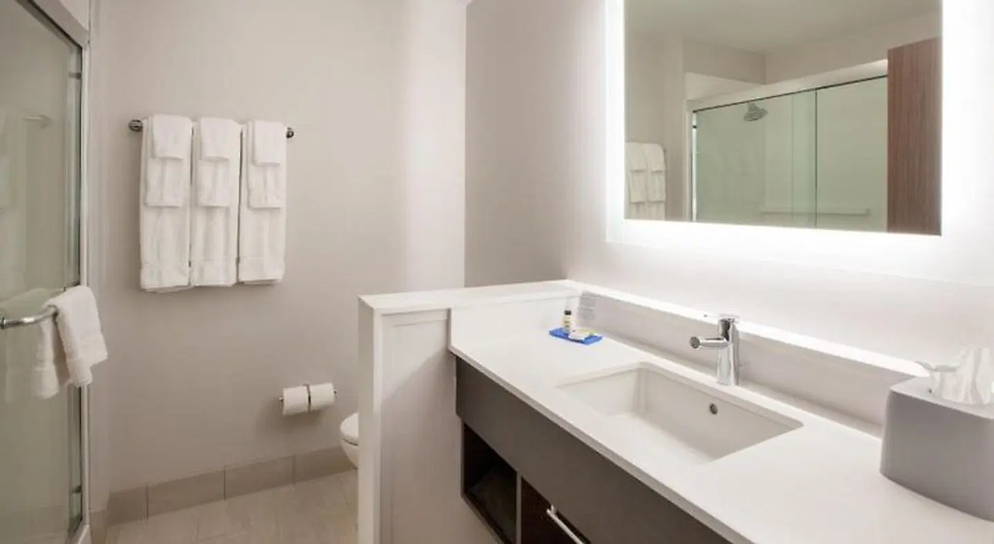 Holiday Inn Express & Suites Doral - Miami by IHG Badezimmer