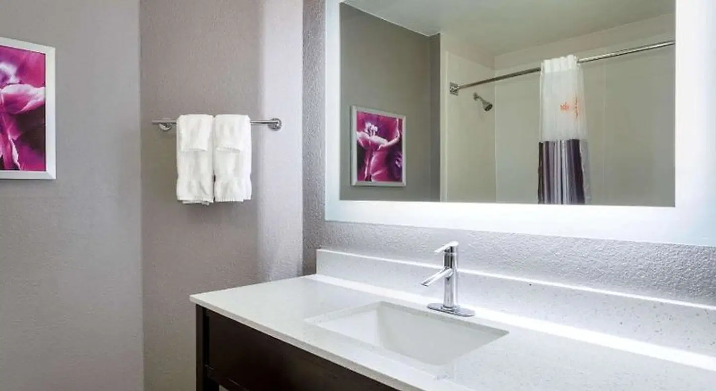 La Quinta Inn & Suites Denver Boulder - Louisville Badezimmer