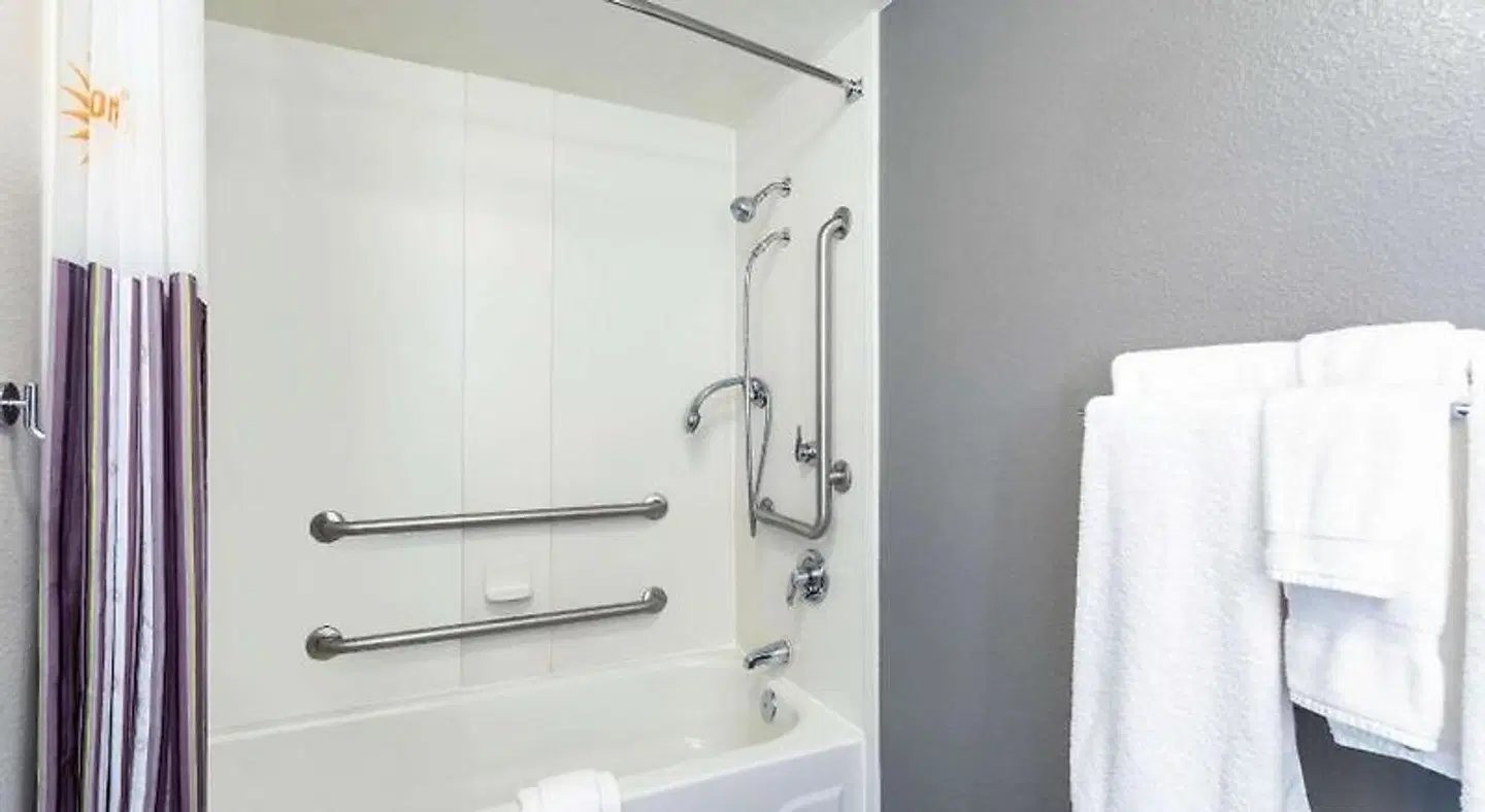 La Quinta Inn & Suites Denver Boulder - Louisville Badezimmer
