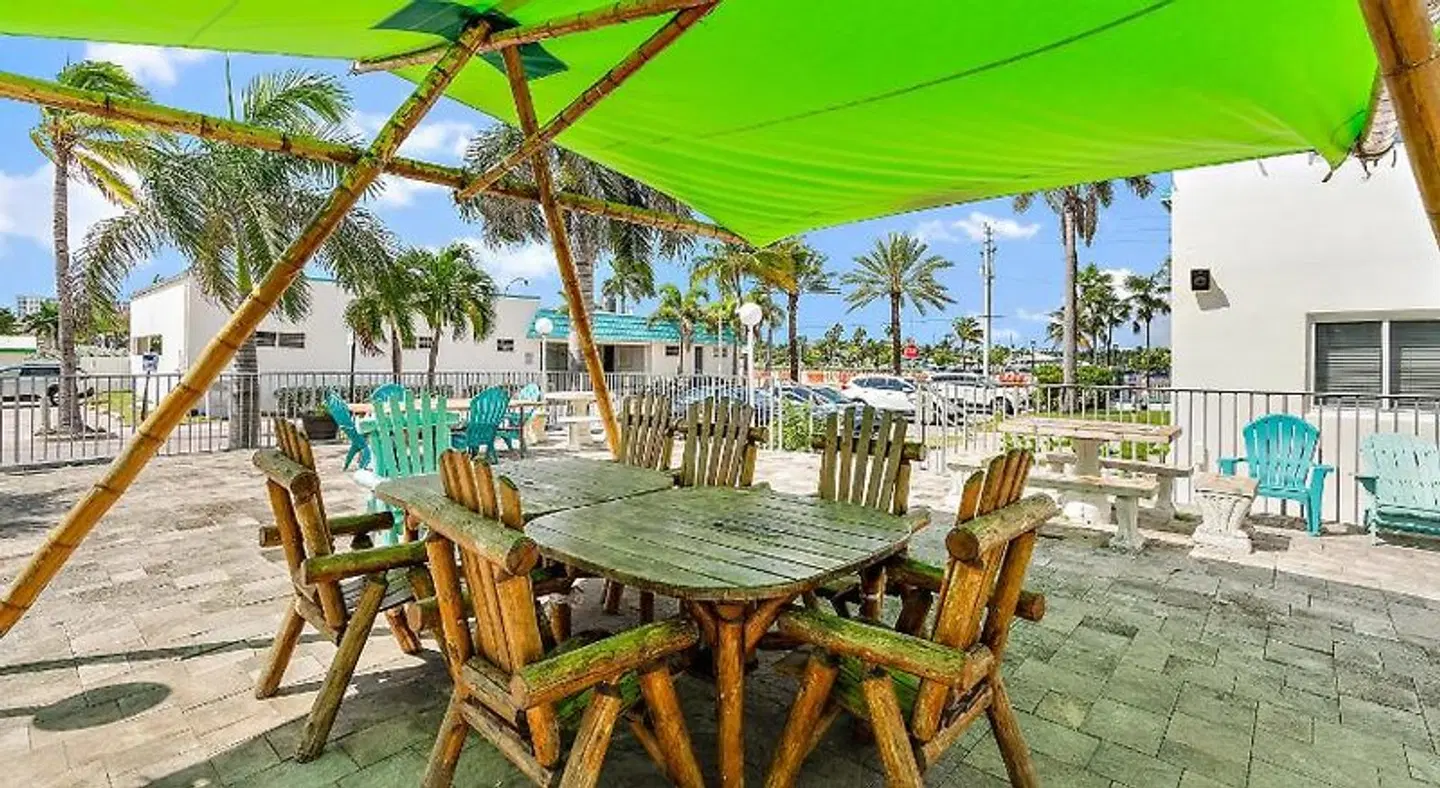 Hollywood Beachside Boutique Suite Restaurant