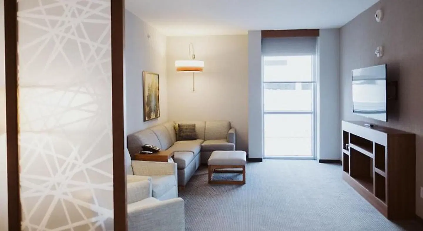 Hyatt Place St. Petersburg/Downtown ROOM_EXAMPLE