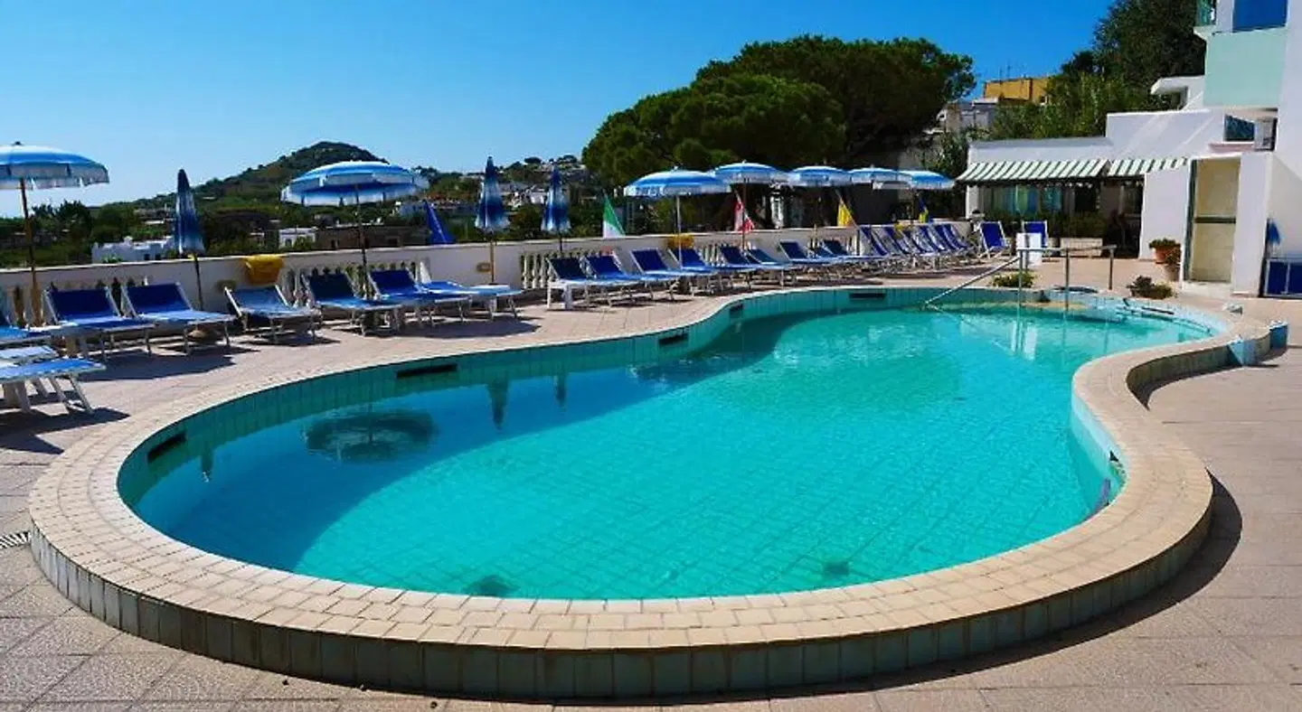 La Ginestra OUTDOOR_POOL