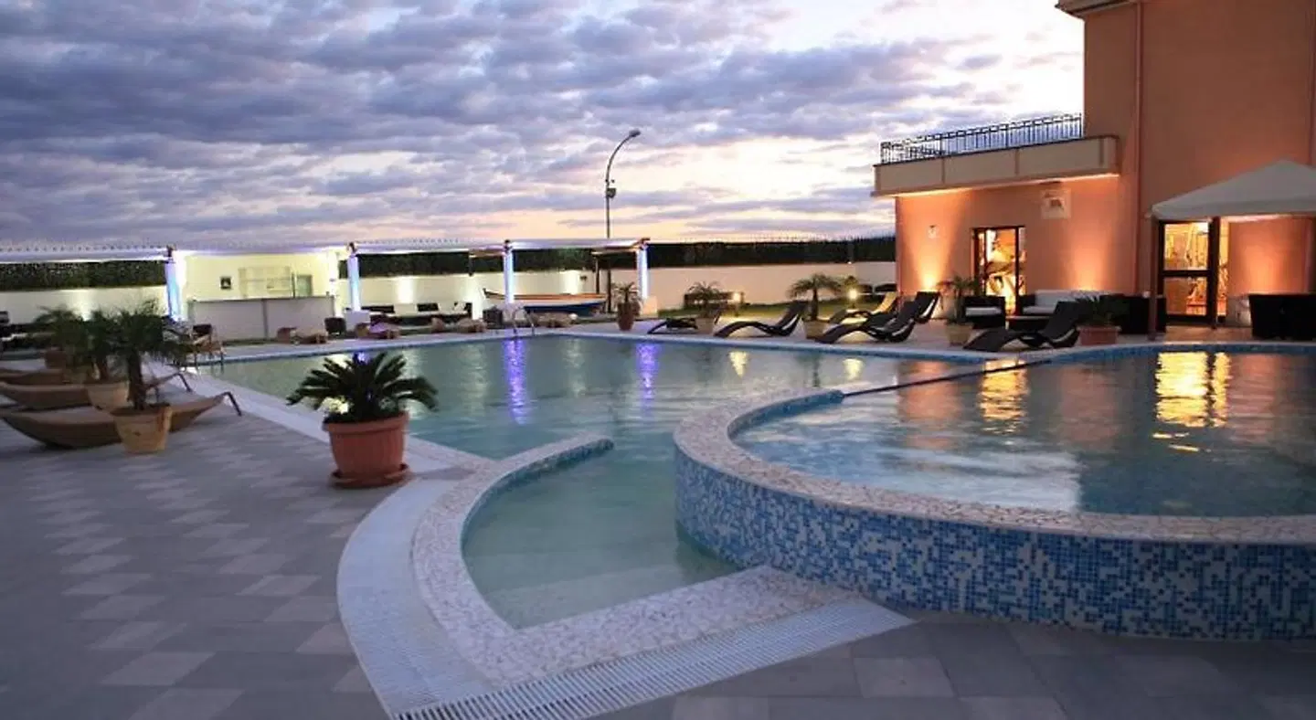 Grand Hotel Paradiso OUTDOOR_POOL