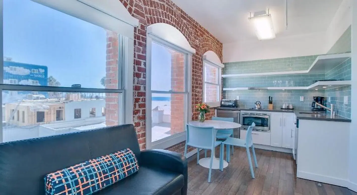 Venice Breeze Suites LOUNGE_LOBBY