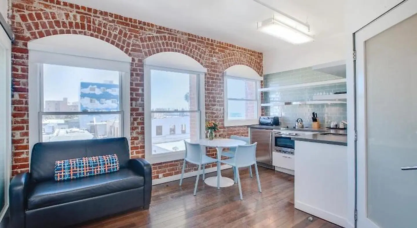 Venice Breeze Suites ROOM_EXAMPLE