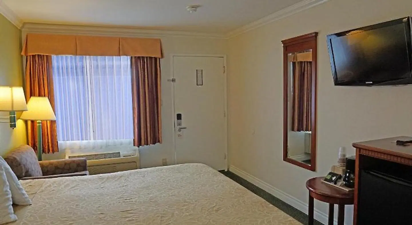 Redondo Inn and Suites ROOM_EXAMPLE