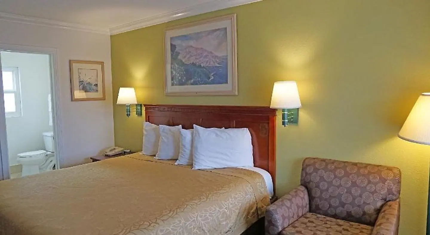 Redondo Inn and Suites ROOM_EXAMPLE