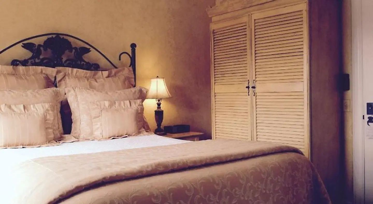 Hotel Sausalito ROOM_EXAMPLE