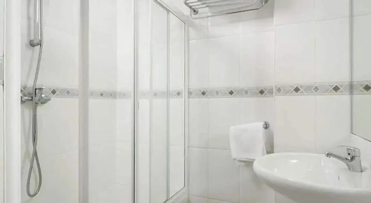 Hotel Madrid Río Badezimmer