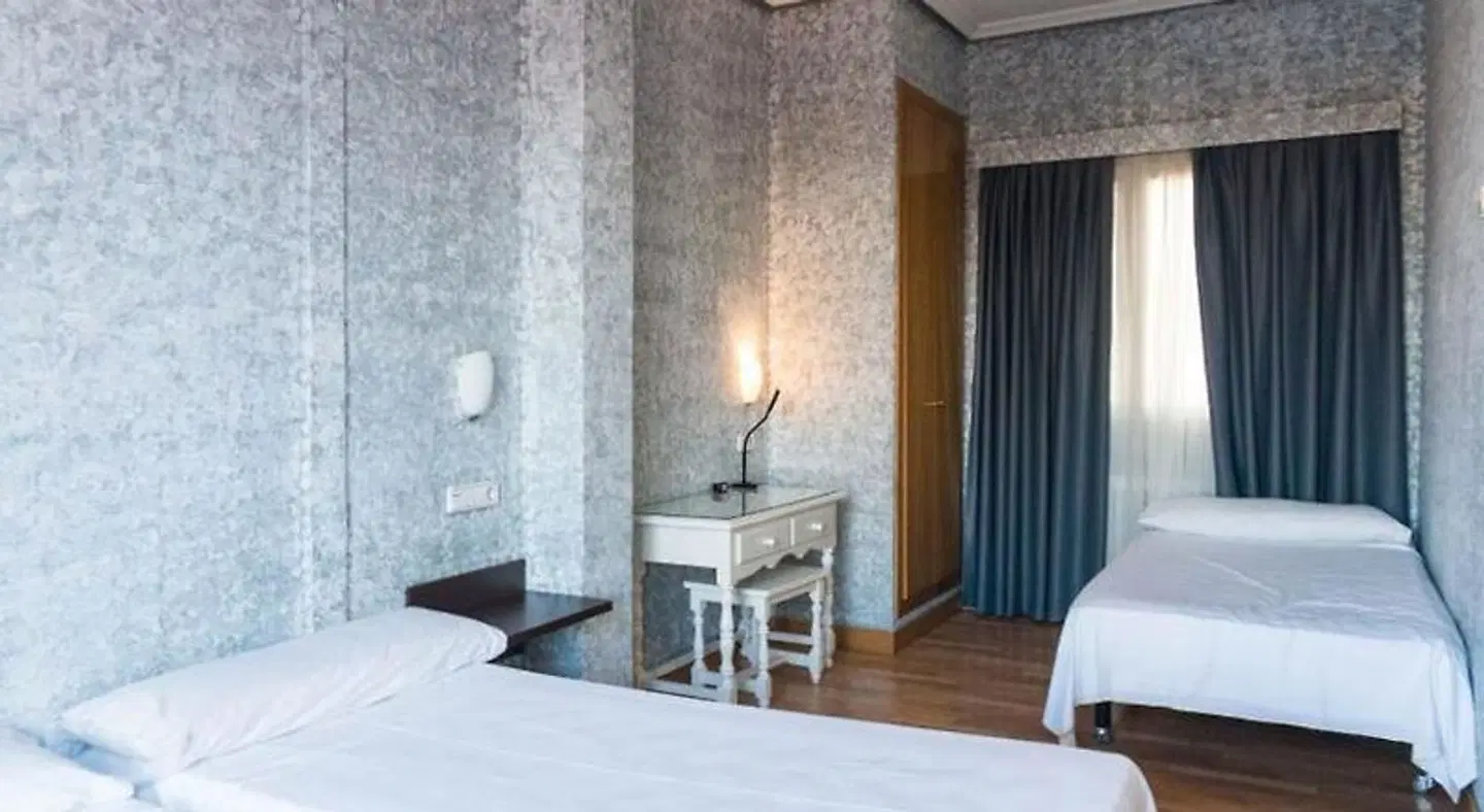 Hotel Madrid Río ROOM_EXAMPLE