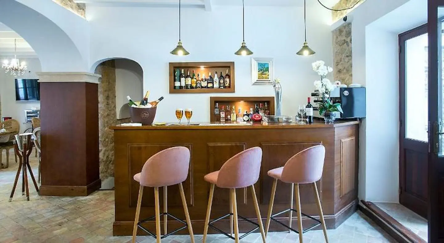 Petit Caimari Bar