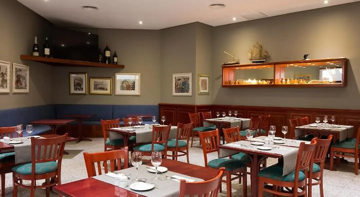 Hotel ILUNION Les Corts Spa Restaurant