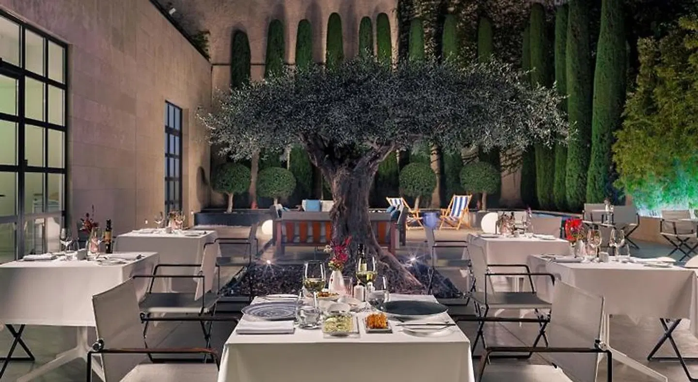 H10 Art Gallery Restaurant