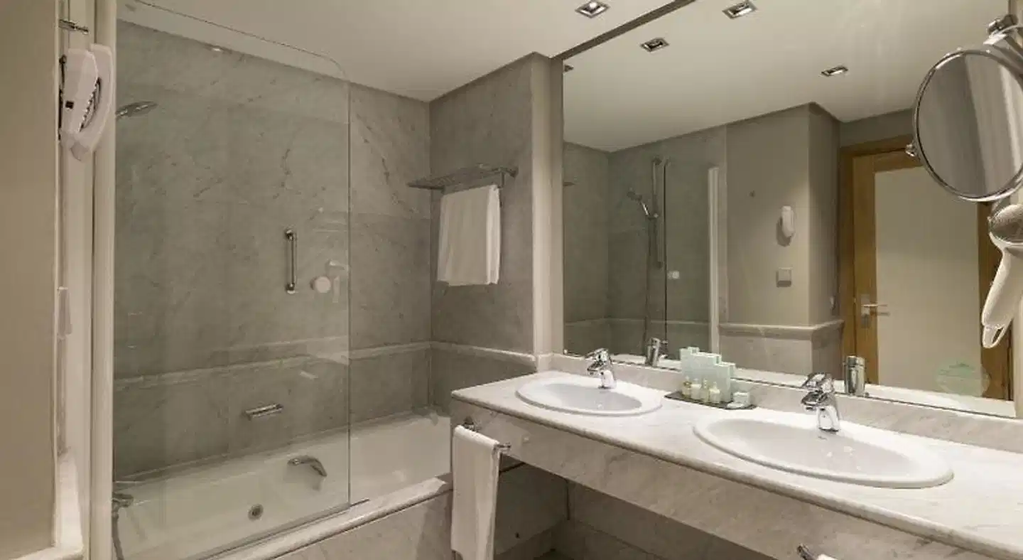Parador de Toledo Badezimmer