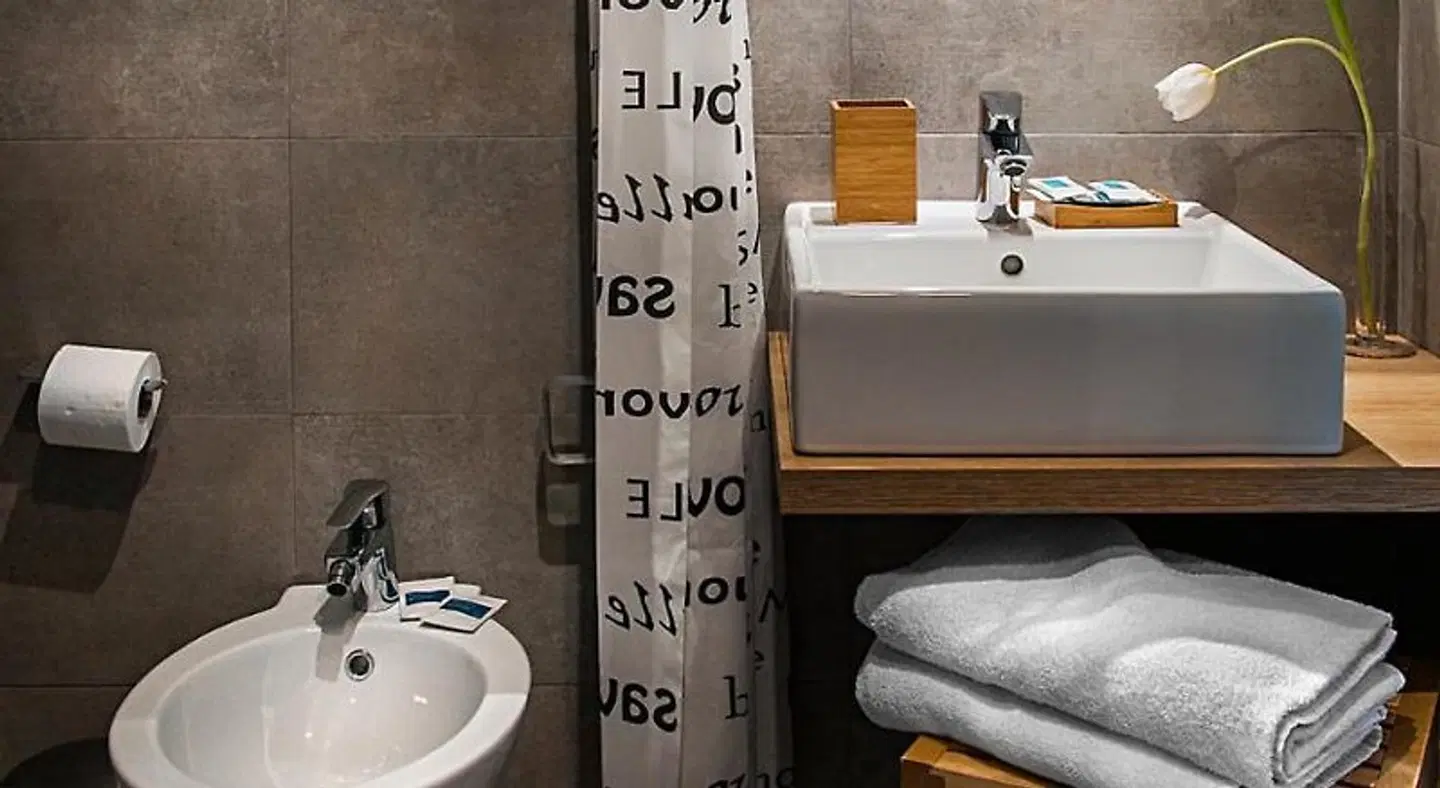 Suite Inn Catania Badezimmer