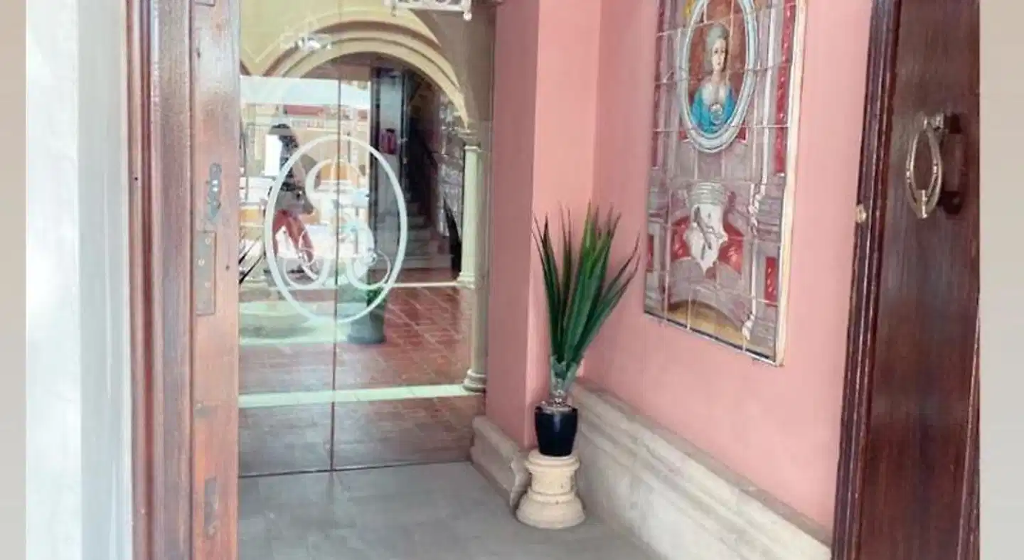 Sacristia de Santa Ana Lobby