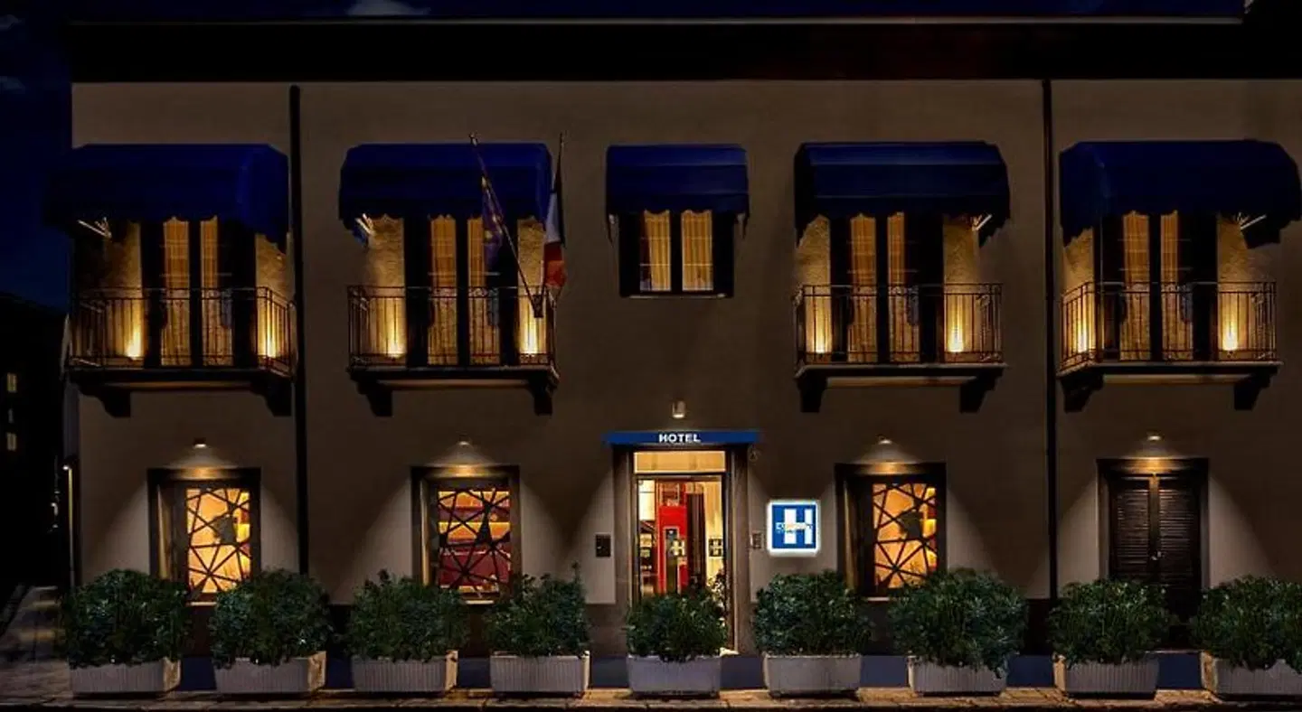 Hospitality Hotel EXTERIOR