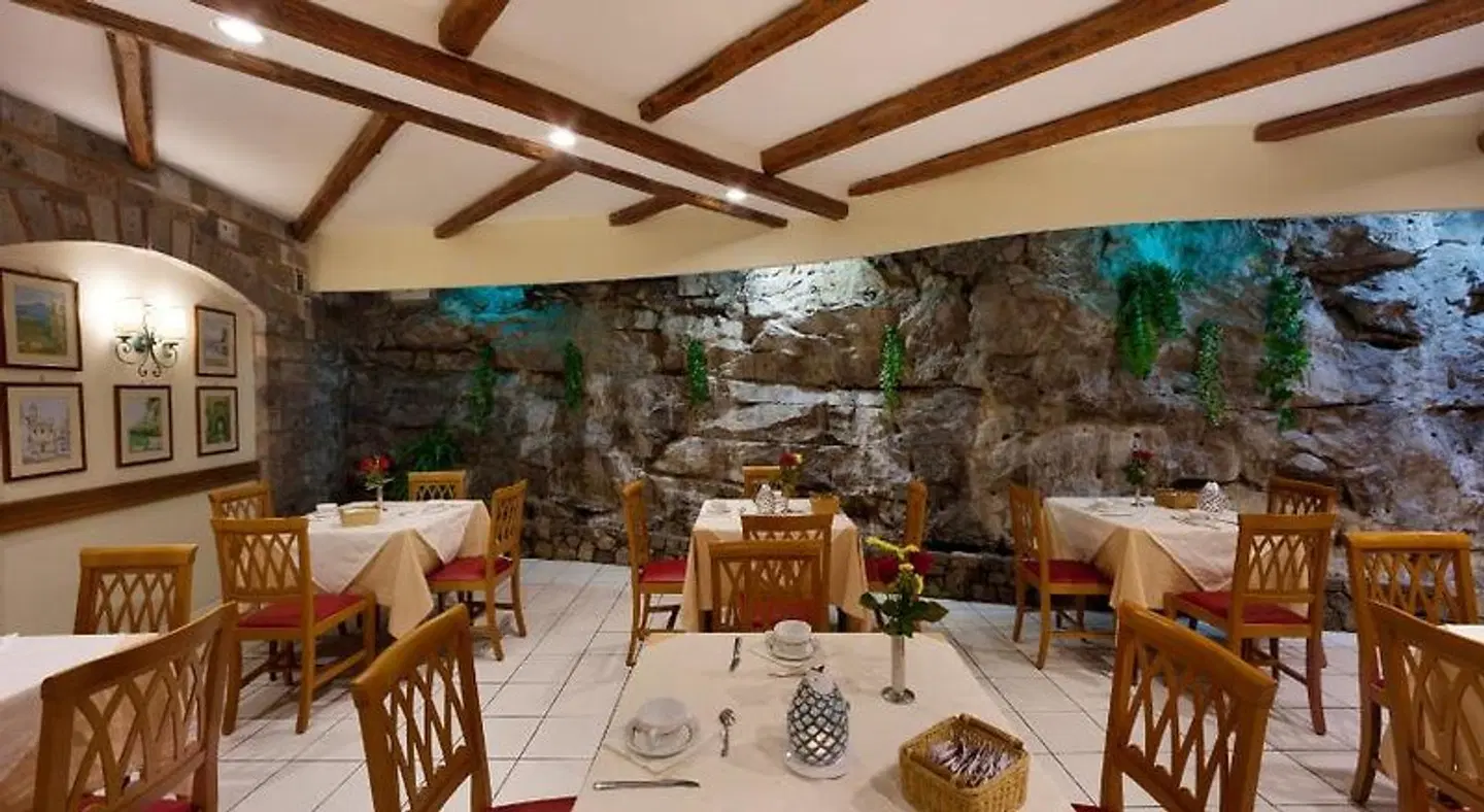 Del Mare Restaurant