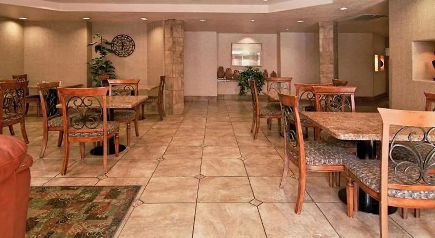 Ramada by Wyndham St George Bar
