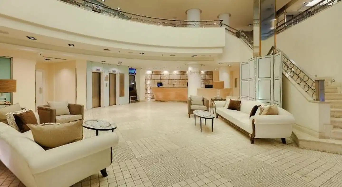 Hesperia Presidente Lobby