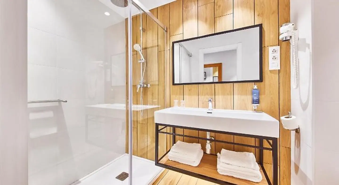 Barcelona Century Hotel Badezimmer