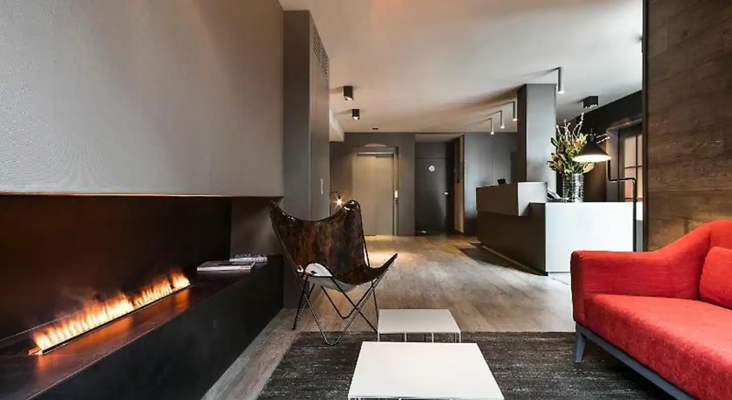 Upper Diagonal Lobby