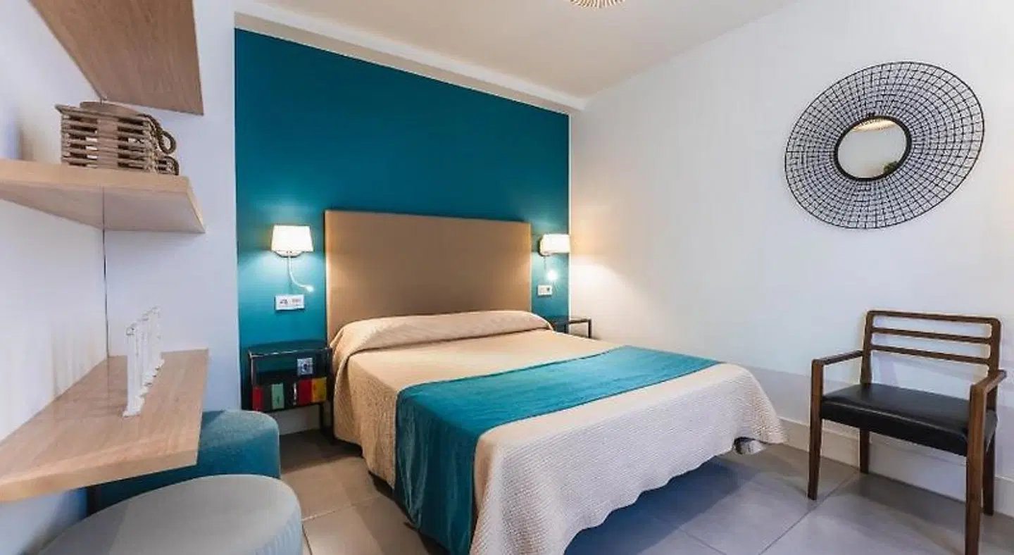 Debambu Larios ROOM_EXAMPLE