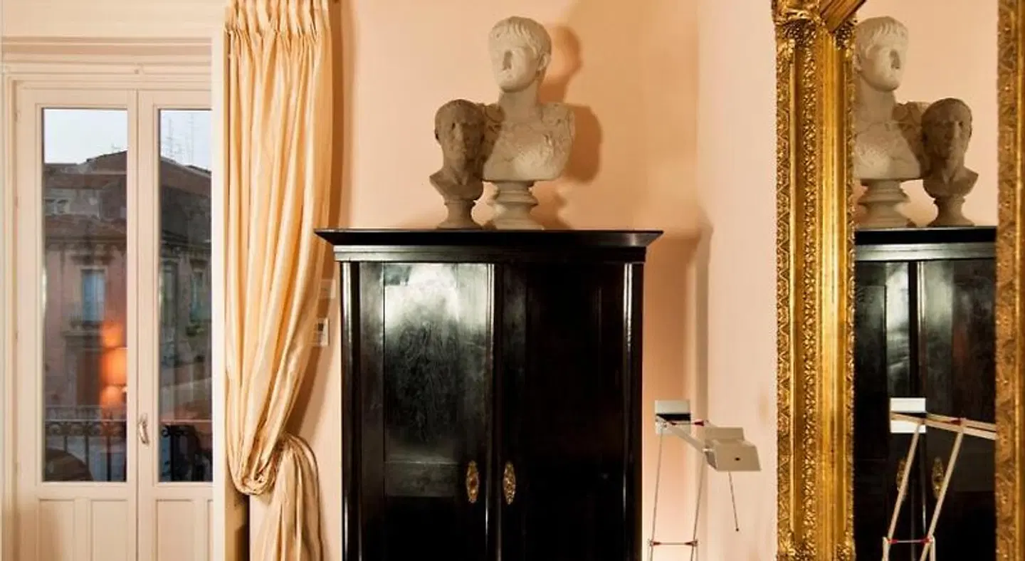 Asmundo di Gisira ROOM_EXAMPLE