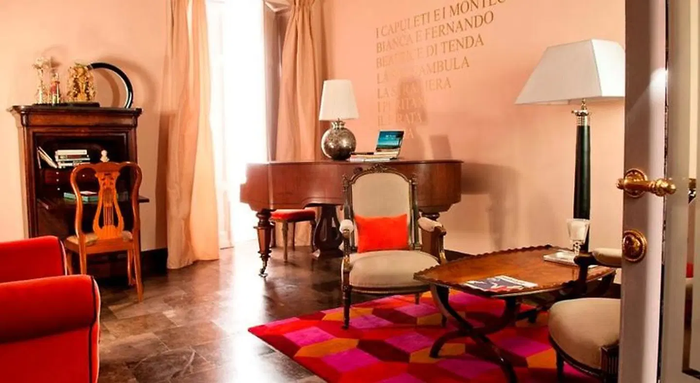 Asmundo di Gisira ROOM_EXAMPLE
