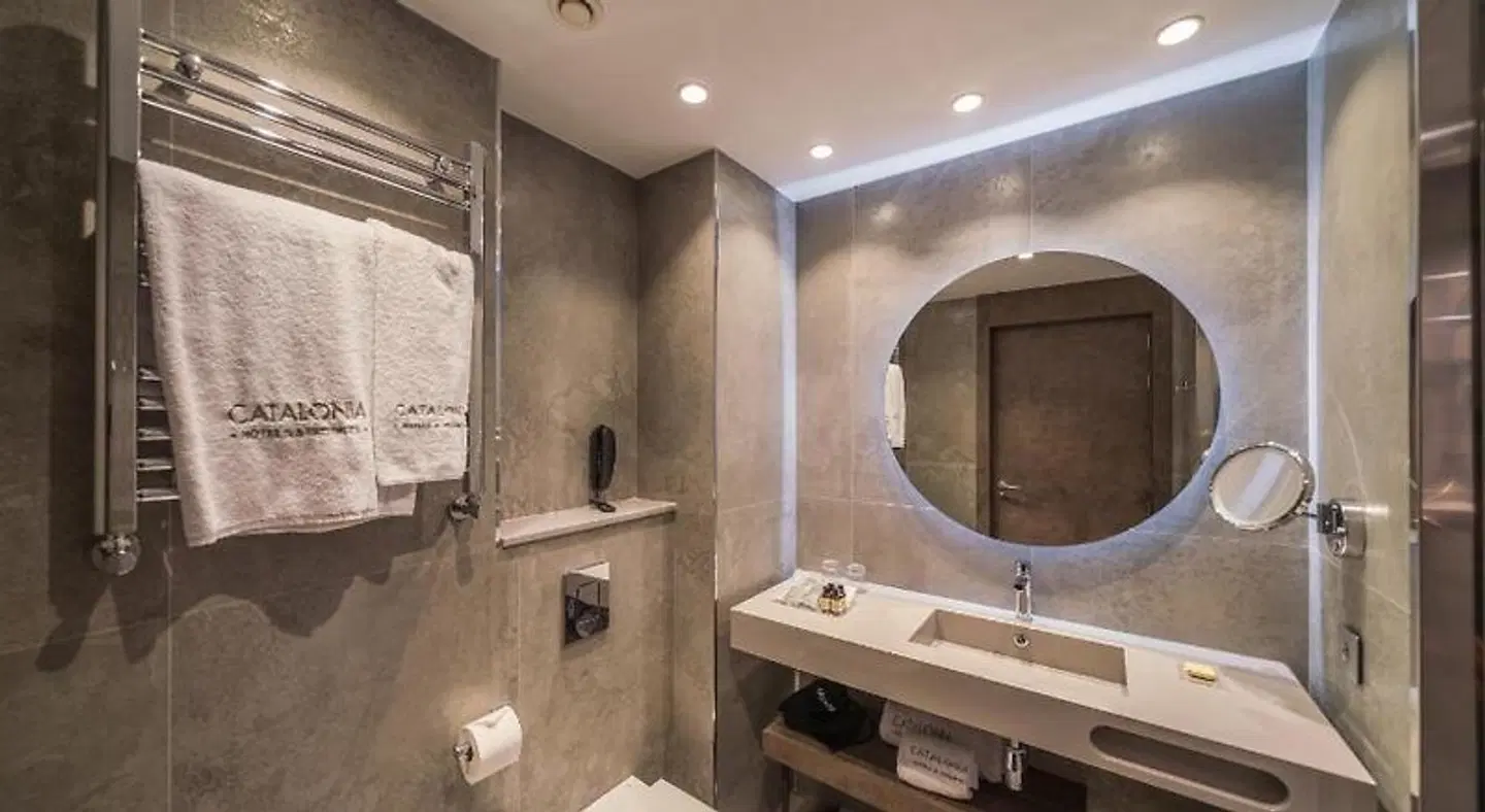 Catalonia Gran Vía Bilbao Badezimmer